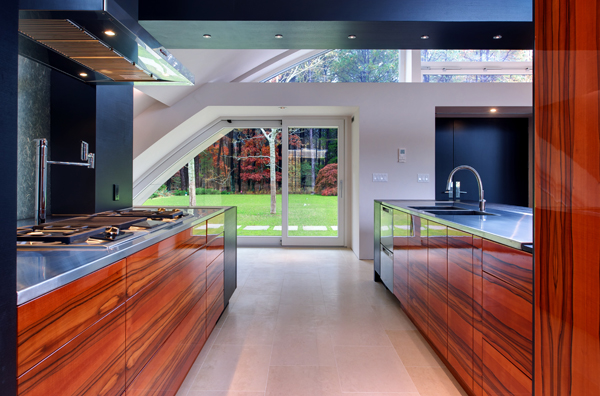 
                            <h4><em>The Arc House</em></h4>
                            2008 - 2010 
                            <br /><br />
                            East Hampton, New York
                            </br>
                            Kitchen
                            <br /><br />