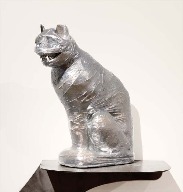 <h3> E.V. DAY</h3>
						<h4><em>Mummified Cat II</em></h4>
						2014</br> 
						Resin cat skeleton, braided twine, powdered chrome</br>
						14 x 4 x 8 inches